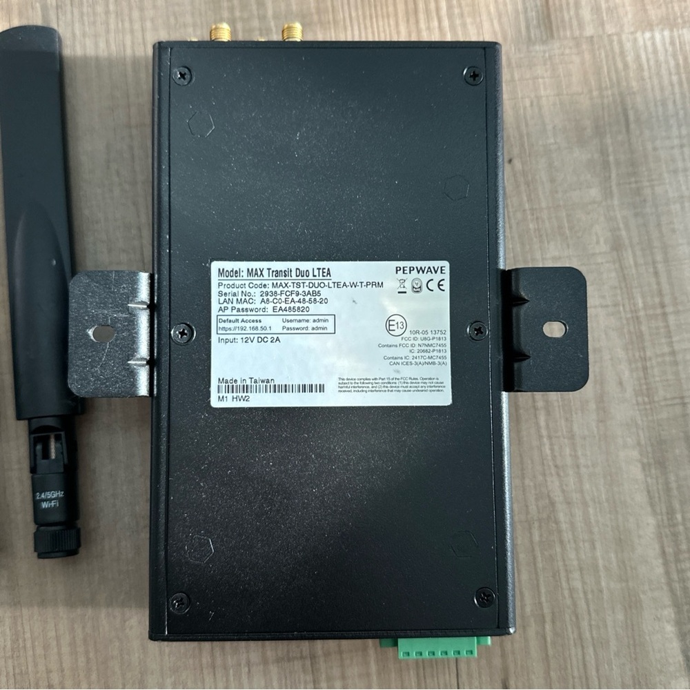 Black MAX Transit Duo LTEA Router - Picture 4 of 5